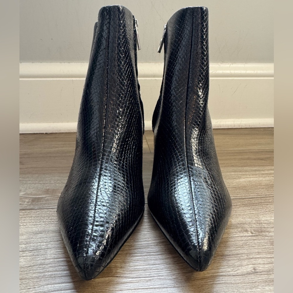 Marc Fisher Jarli Ankle Booties Boots Black Snake skin Shiny Pointed Toe Sz 6 - Picture 4 of 10
